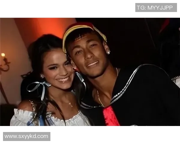 足球明星的记者女友揭示背后故事与爱情生活的真实面貌